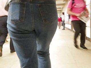 Sexy Girl mit langen Beinen und engen Löchern