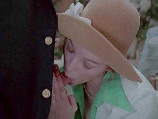 Zuckersüss geiles Luder macht die Beine breit