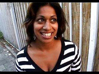 Junge niederländische Amateurin macht die Beine breit