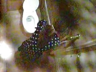 Das Bad einer japanischen Mädchen im Bad gefilmt