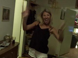 Junge Frauen mit riesen Titten werden erniedrigt