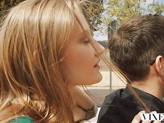 Geile Freundinnen treiben es auf der unforgettable