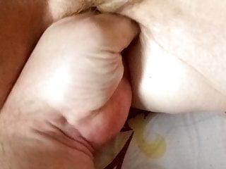 Sie versucht seinen Schwanz in ihrer Pussy