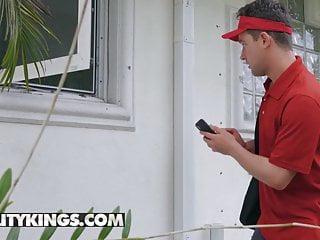 Milf macht es sich im Freien