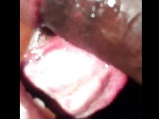 Dralles Ebony Luder bläst ihrem Lover einen