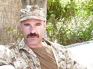 Zierliche Asiatin wird nach Massage hart gefickt