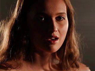 Attraktive Sekretärin wird von ihrem Chef hart durchgenommen