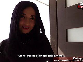 Deutsche Prostituierte beim Sexcasting für Geld