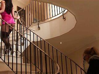 Süße Girls ficken vor dem weißen ins Gesicht