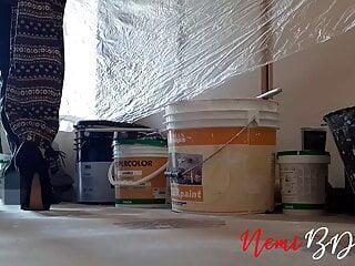 Sexy Hausfrau gibt Blowjob nach der Arbeit