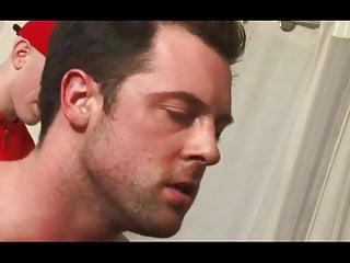 Brünette Megan in den Arsch gefickt