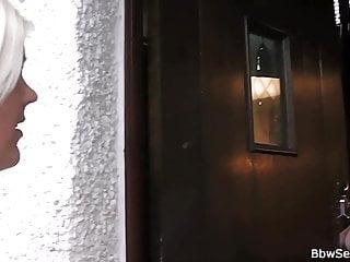 Mann betrügt seine Frau mit einer heissen Blondine