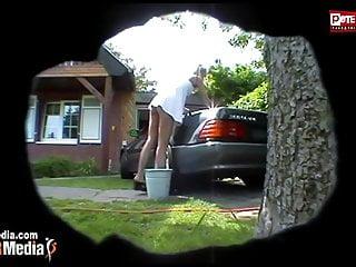 Deutsches Luder wird beim Gangbang anal rangenommen