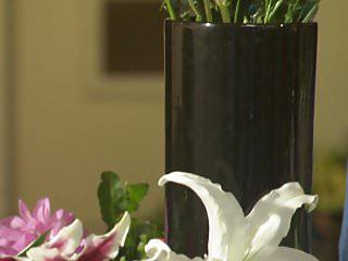 Harte Fickspiele auf dem Tisch mit einem dickbusigen Latina Babe