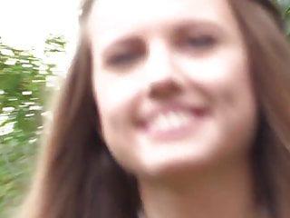 Erotische Selbstbefriedigung mit einem heissen tschechischen Teen - tschechischer Teensex