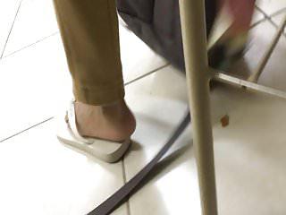 Hübsche Studentin bringt ihren Geliebten zum Orgasmus