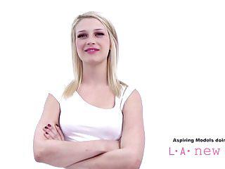 Sußer Teenie wird beim Casting zum Sex verführt