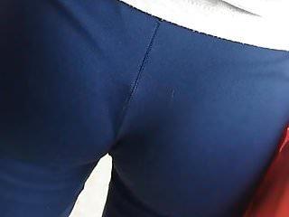 Geh auf einen Schwanz bis zum Abspritzen