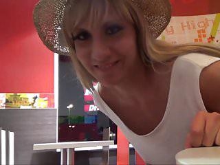 Sohn fickt die Stieftochter seines Freundes