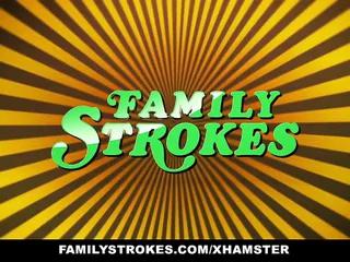 Teen lernt wie man einen Schwanz bläst