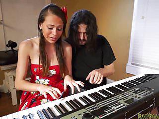 Zwei junge Luder teilen sich einen Schwanz