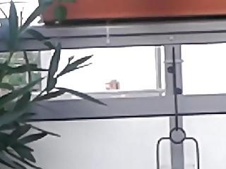 Flashing meinen Schwanz beim Gruppensex im Freien