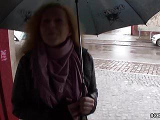 Teen wird auf der straße aufgegabelt und gefickt