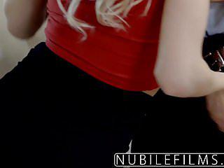 Nubile Films - zierliche Maklerin fickt heimlich den Kunden
