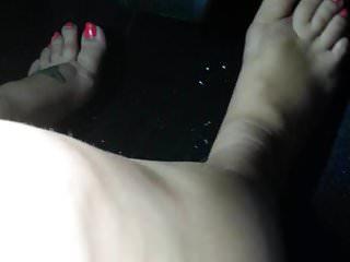 Die geilen Titten der Freundin werden vom Fremden Schwanz gefickt - Amateur Lesbensex