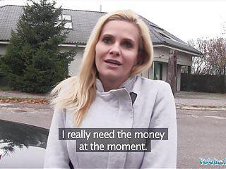 Im Auto abgeschleppt Milf bearbeitet harten Schwanz