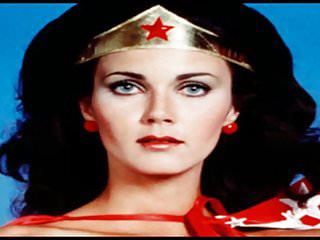 Frau mit großen Brüsten beim harten Interracial Gangbang