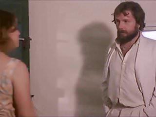 Klassische Sexszene mit den Soldaten und der geilen blonden Schlampe