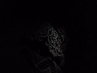 Versautes teenluder masturbiert bis die Post abgeht