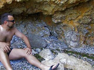 Heißer brünetter deutscher Mann mit haariger Möse