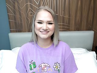 Sexy Amateur Teen hat neuen Arsch und liebt dicke Schwänze