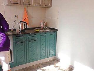 Vollbusige Milf liebt es anal und oral