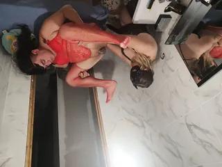 Ein bisschen Pisse für die kleine Schlampe