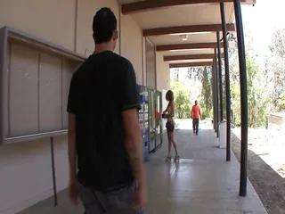 Voyeur filmt sexy Girl beim Dreier mit hartem Sex