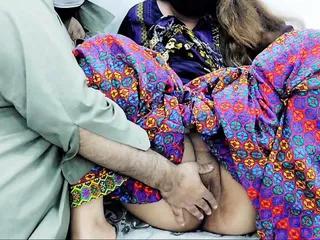 Ich helfe meiner Stiefschwester beim gemeinsamen Sex