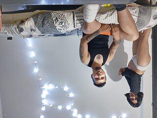 Mein Cousine kommt für meine Besucher vorbei