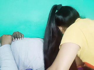 Die geile Ai Uwe als Blowjob kümmert sich um die Männer von dem jungen mösenbusch