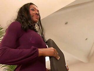 Babe Naomi Banxxx in den Mund gespritzt