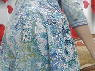 Brünette mit echten dicken Titten Natalie beim blasen