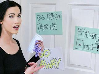 Die heisse Diana Grace masturbiert für ihren Stiefbruder