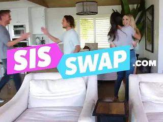 Versteckte Kamera filmt Stiefbruder beim rummachen mit seiner Stiefschwester