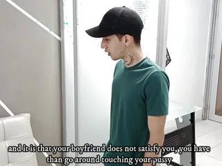 Stiefbruderchen macht es sich selbst vor der Webcam