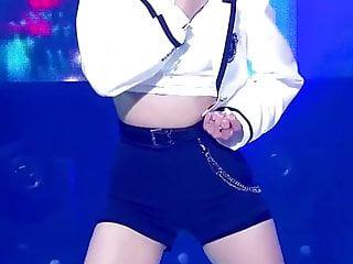 Die geile Asiatin Lia Lor wird heute mit Sperma bedeckt und dann gibts Sperma auf die Möse