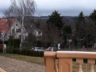 Heisse Brünette liebt es mit ihrer Freundin zu ficken