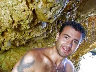 Dünnes deutsches Girl liebt Sex am Strand