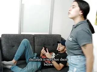 Nymphomane Stiefschwester will von ihrem Stiefbruder gefickt werden